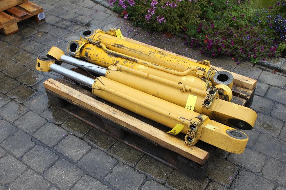 Hanomag D 400 - اسطوانة هيدروليكية - آلات البناء: صورة 1 Hanomag D 400 - اسطوانة هيدروليكية - آلات البناء: صورة 1