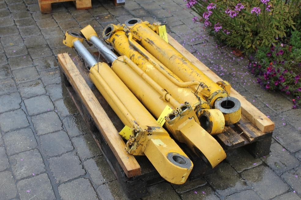 Hanomag D 400 - اسطوانة هيدروليكية - آلات البناء: صورة 4 Hanomag D 400 - اسطوانة هيدروليكية - آلات البناء: صورة 4