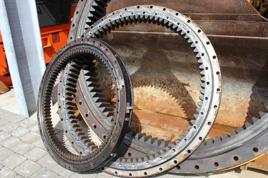 Hitachi 220 - محمل الدوران - آلات البناء: صورة 2 Hitachi 220 - محمل الدوران - آلات البناء: صورة 2