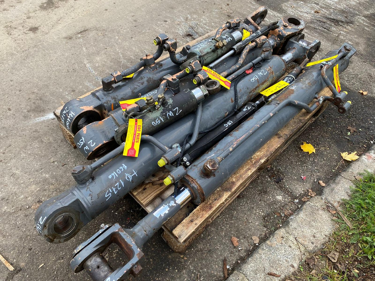 Hitachi ZW 150 - اسطوانة هيدروليكية - آلات البناء: صورة 5 Hitachi ZW 150 - اسطوانة هيدروليكية - آلات البناء: صورة 5