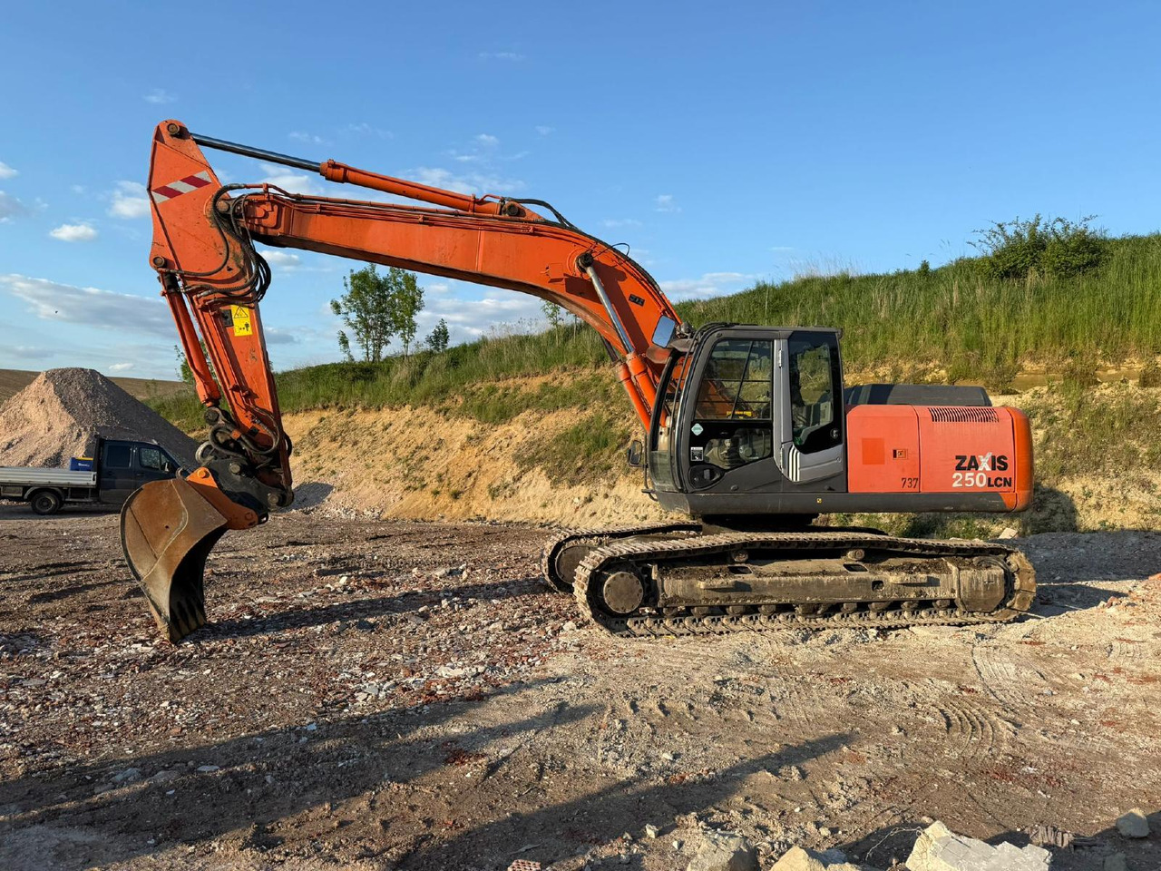 Hitachi ZX 250 LCN -3 - حفار زحاف: صورة 5 Hitachi ZX 250 LCN -3 - حفار زحاف: صورة 5