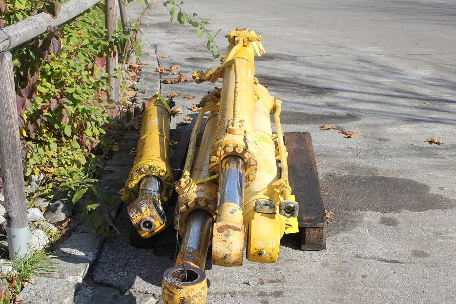 Komatsu PC 240 - اسطوانة هيدروليكية - آلات البناء: صورة 3 Komatsu PC 240 - اسطوانة هيدروليكية - آلات البناء: صورة 3