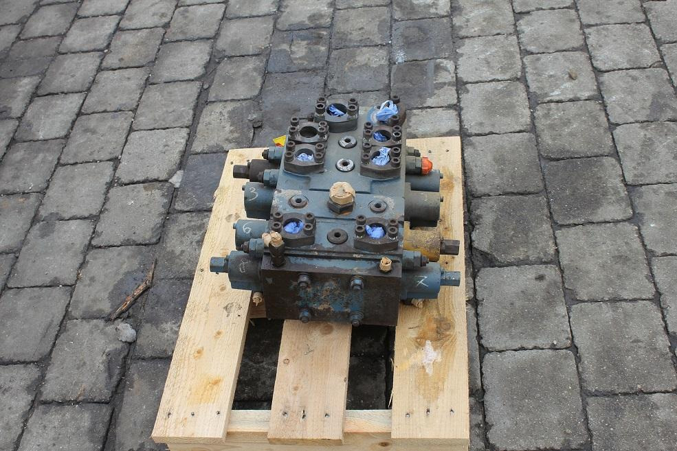 Liebherr 574 - صمام هيدروليكي - آلات البناء: صورة 5 Liebherr 574 - صمام هيدروليكي - آلات البناء: صورة 5