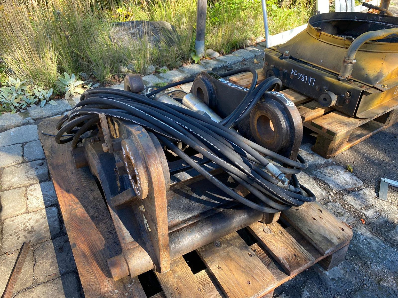 قارنة توصيل هيدروليكي - آلات البناء Liebherr 900: صورة 8