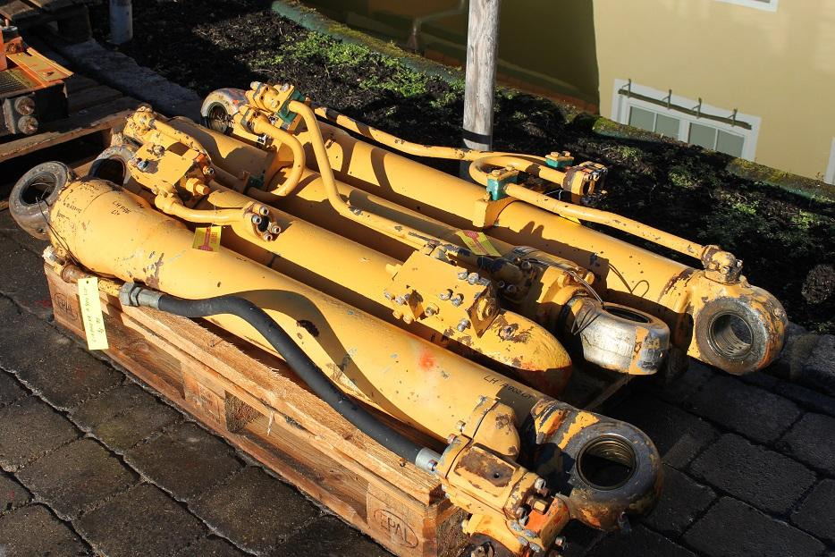 Liebherr A 902 LIT - اسطوانة هيدروليكية - آلات البناء: صورة 1 Liebherr A 902 LIT - اسطوانة هيدروليكية - آلات البناء: صورة 1