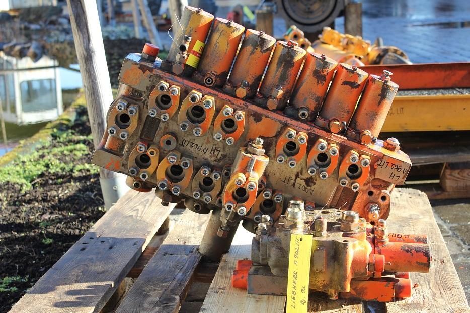 صمام هيدروليكي - آلات البناء Liebherr A 902 LIT: صورة 6