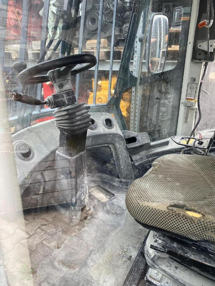 Liebherr L 566 - كابينة - آلات البناء: صورة 3 Liebherr L 566 - كابينة - آلات البناء: صورة 3