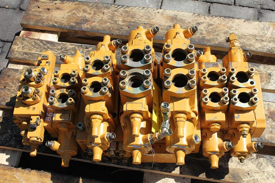 Liebherr R 924 HDSL - صمام هيدروليكي - آلات البناء: صورة 4 Liebherr R 924 HDSL - صمام هيدروليكي - آلات البناء: صورة 4