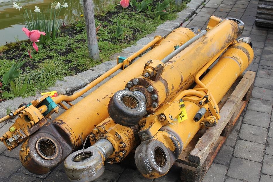 Liebherr R 924 HDSL - اسطوانة هيدروليكية - آلات البناء: صورة 1 Liebherr R 924 HDSL - اسطوانة هيدروليكية - آلات البناء: صورة 1