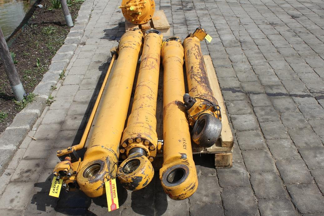 Liebherr R 924 - اسطوانة هيدروليكية - آلات البناء: صورة 3 Liebherr R 924 - اسطوانة هيدروليكية - آلات البناء: صورة 3