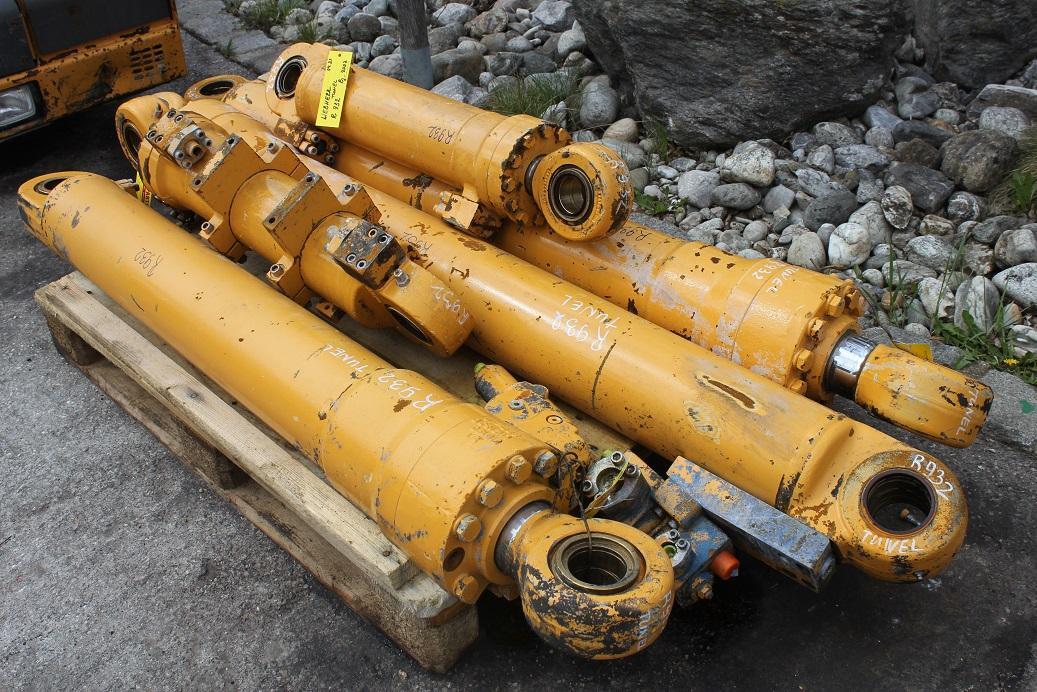 Liebherr R 932 LIT Tunnel - اسطوانة هيدروليكية - آلات البناء: صورة 3 Liebherr R 932 LIT Tunnel - اسطوانة هيدروليكية - آلات البناء: صورة 3
