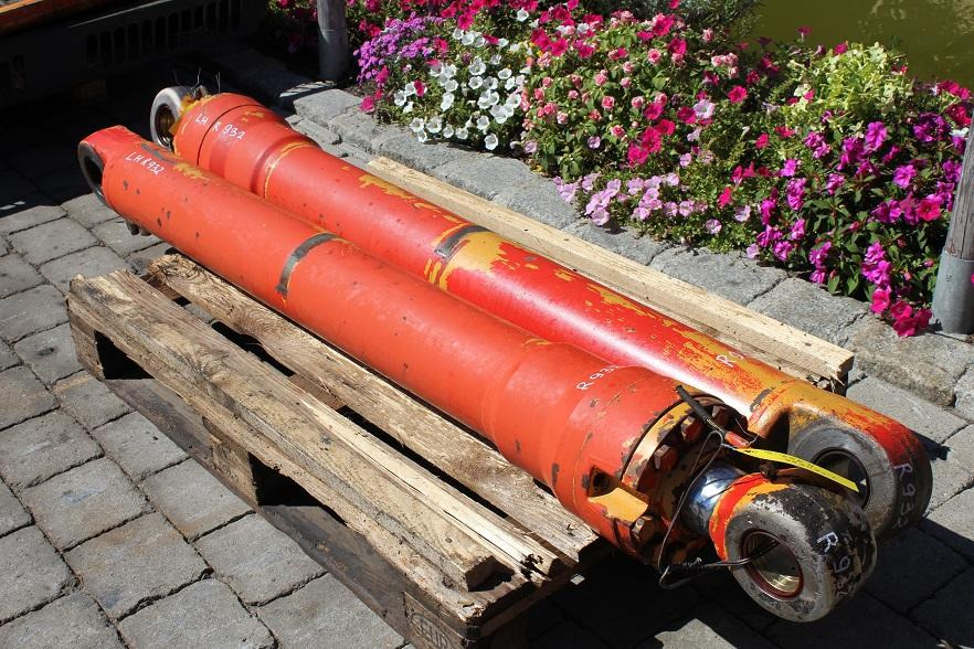 Liebherr R 932 LIT - اسطوانة هيدروليكية - آلات البناء: صورة 1 Liebherr R 932 LIT - اسطوانة هيدروليكية - آلات البناء: صورة 1