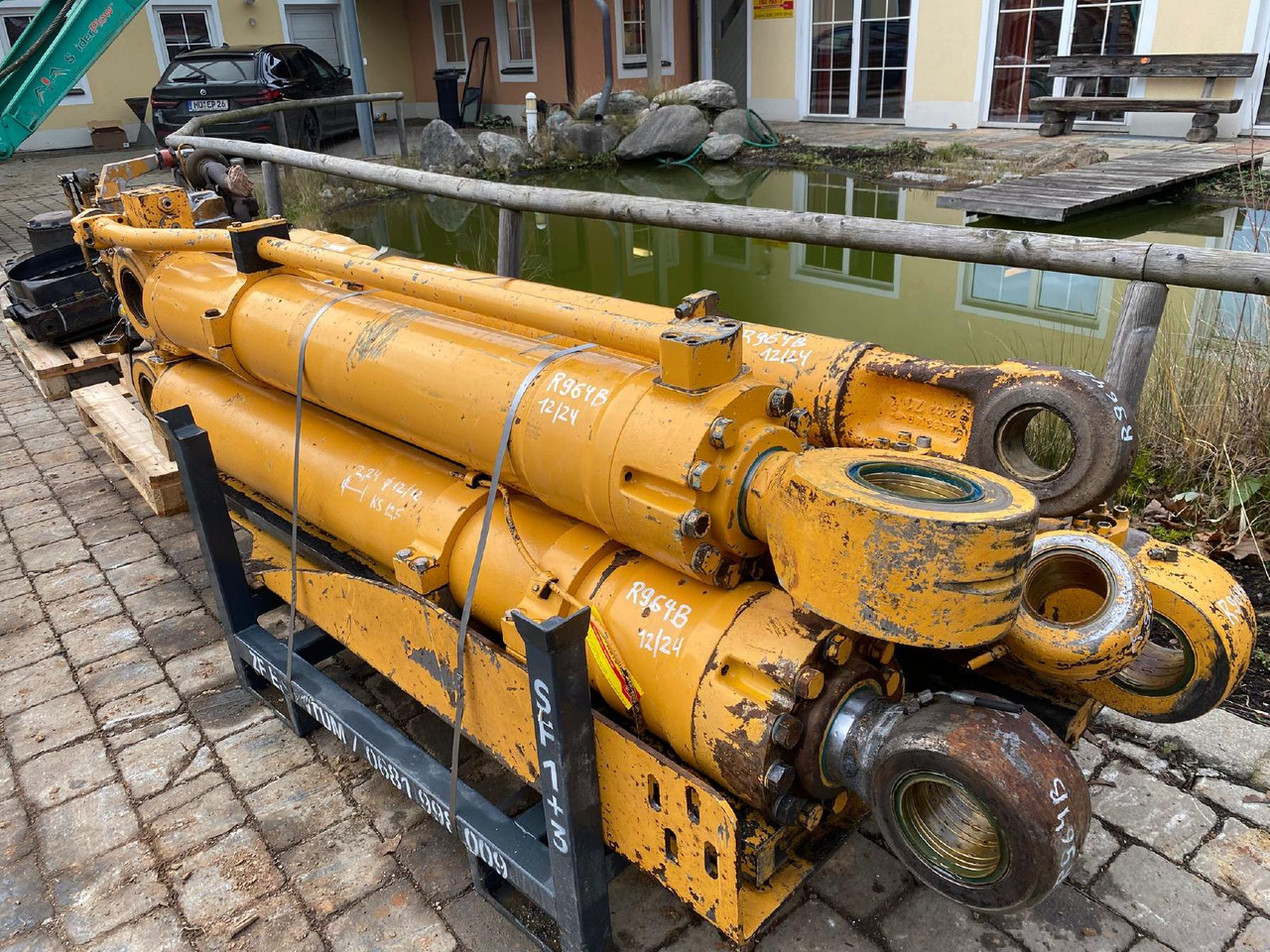 Liebherr R 964 B LIT - اسطوانة هيدروليكية - آلات البناء: صورة 1 Liebherr R 964 B LIT - اسطوانة هيدروليكية - آلات البناء: صورة 1