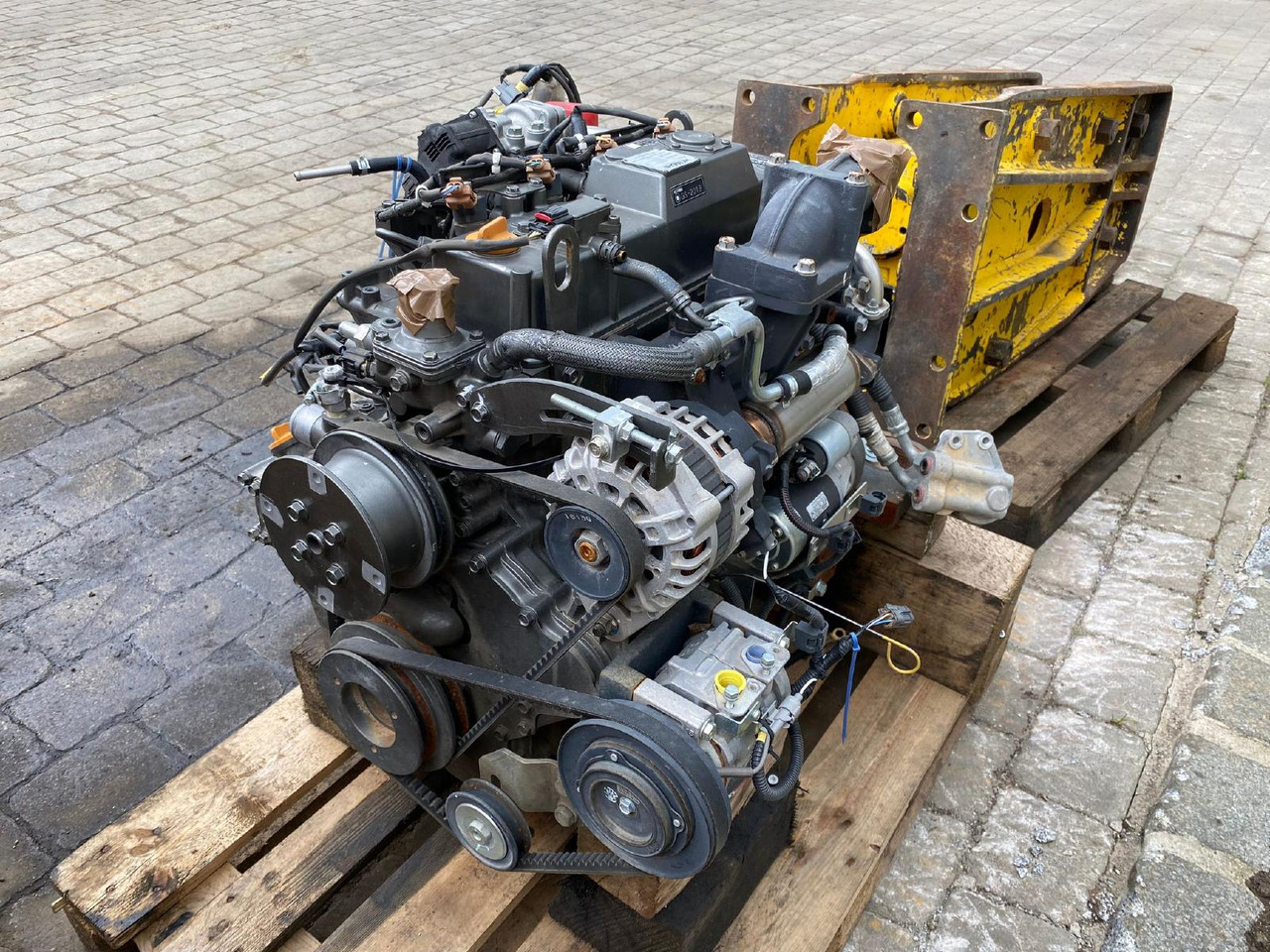 محرك - آلات البناء Yanmar Hitachi 4TNV 98C aus ZX 85: صورة 7