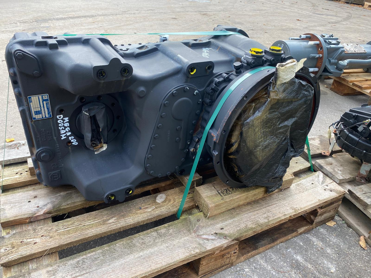 ZF 4 WG 160 - صندوق التروس - آلات البناء: صورة 1 ZF 4 WG 160 - صندوق التروس - آلات البناء: صورة 1