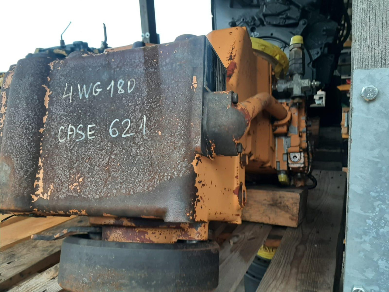 ZF 4 WG 180 aus Case 621 - صندوق التروس - آلات البناء: صورة 3 ZF 4 WG 180 aus Case 621 - صندوق التروس - آلات البناء: صورة 3