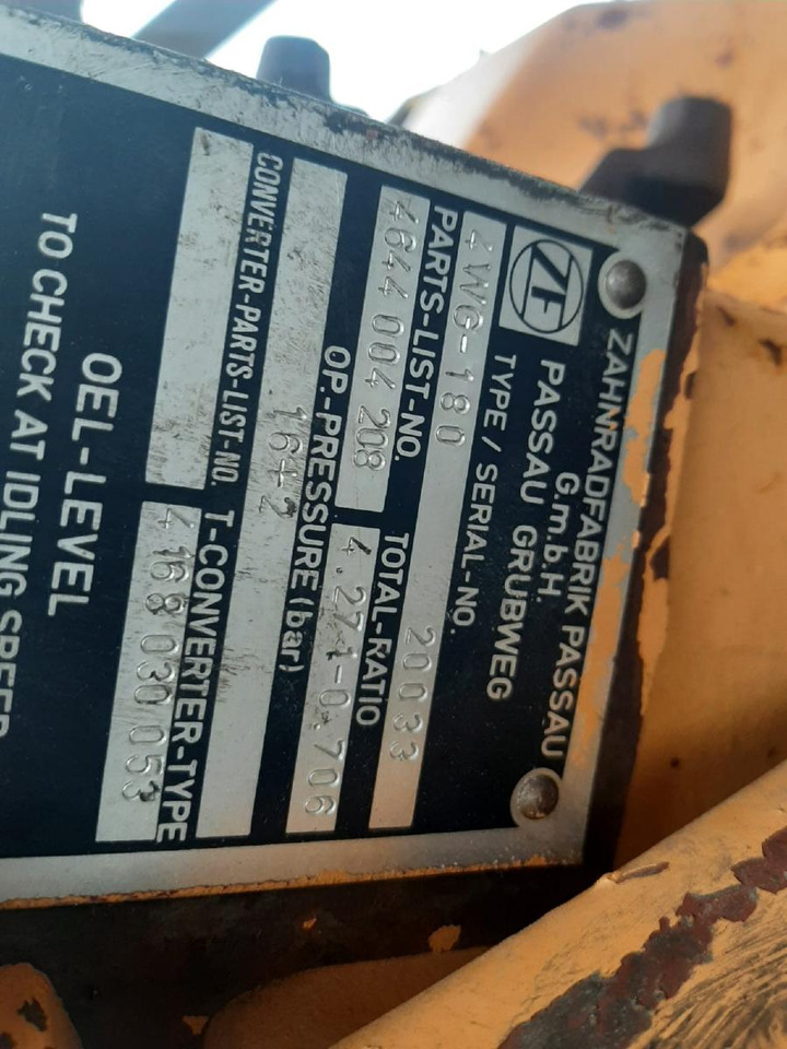 ZF 4 WG 180 aus Case 621 - صندوق التروس - آلات البناء: صورة 2 ZF 4 WG 180 aus Case 621 - صندوق التروس - آلات البناء: صورة 2