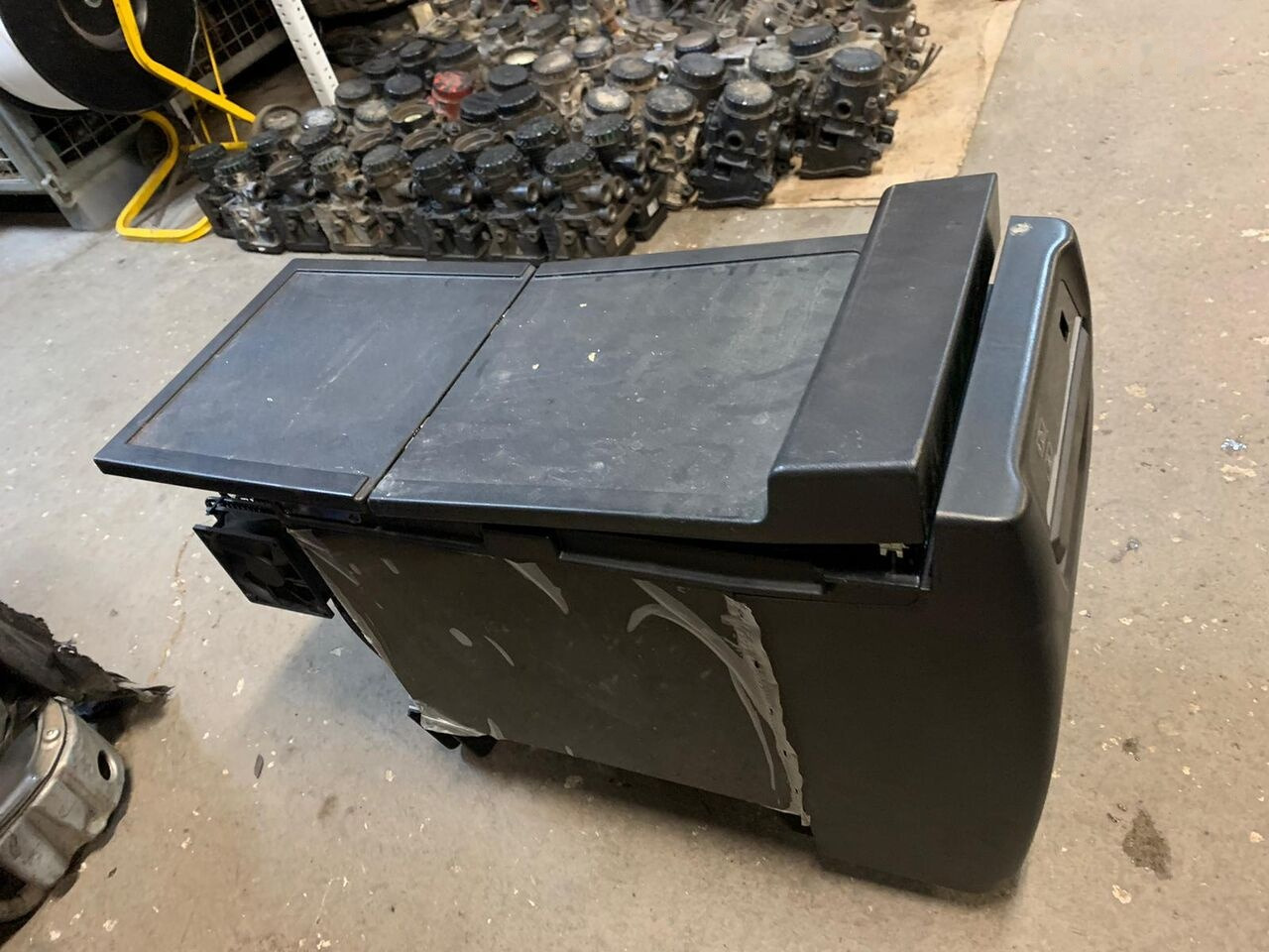 IVECO indel B 5802797207 SP940 24L stan nieznany 5802797207 IVECO - الكابينة والداخلية - شاحنة: صورة 5 IVECO indel B 5802797207 SP940 24L stan nieznany 5802797207 IVECO - الكابينة والداخلية - شاحنة: صورة 5