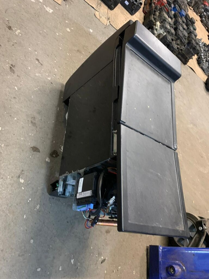 IVECO indel B 5802797207 SP940 24L stan nieznany 5802797207 IVECO - الكابينة والداخلية - شاحنة: صورة 4 IVECO indel B 5802797207 SP940 24L stan nieznany 5802797207 IVECO - الكابينة والداخلية - شاحنة: صورة 4