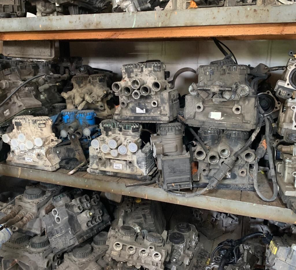 Knorr-Bremse Dwukanałowy 81.52106.6042 MAN TGA TGX TGS truck - صمام الفرامل - شاحنة: صورة 2 Knorr-Bremse Dwukanałowy 81.52106.6042 MAN TGA TGX TGS truck - صمام الفرامل - شاحنة: صورة 2