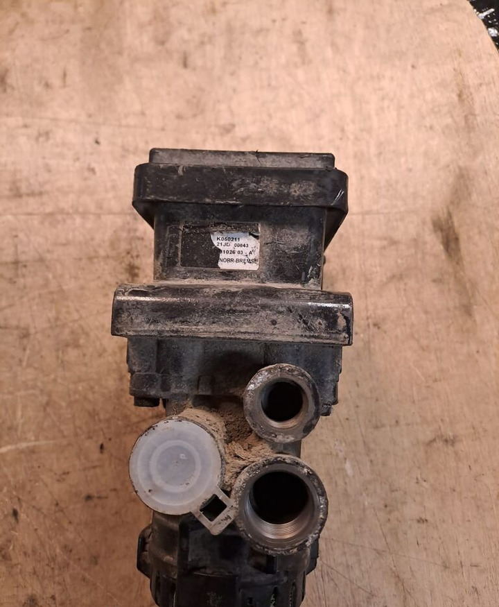 Knorr-Bremse K050211 MAN - صمام الفرامل - شاحنة: صورة 2 Knorr-Bremse K050211 MAN - صمام الفرامل - شاحنة: صورة 2
