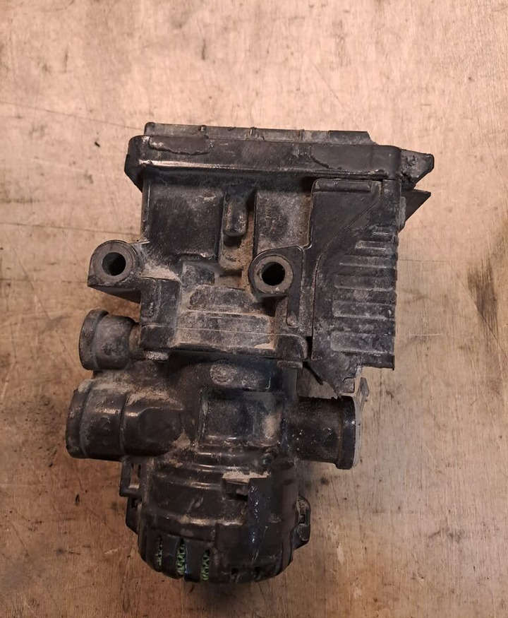 Knorr-Bremse K050211 MAN - صمام الفرامل - شاحنة: صورة 1 Knorr-Bremse K050211 MAN - صمام الفرامل - شاحنة: صورة 1