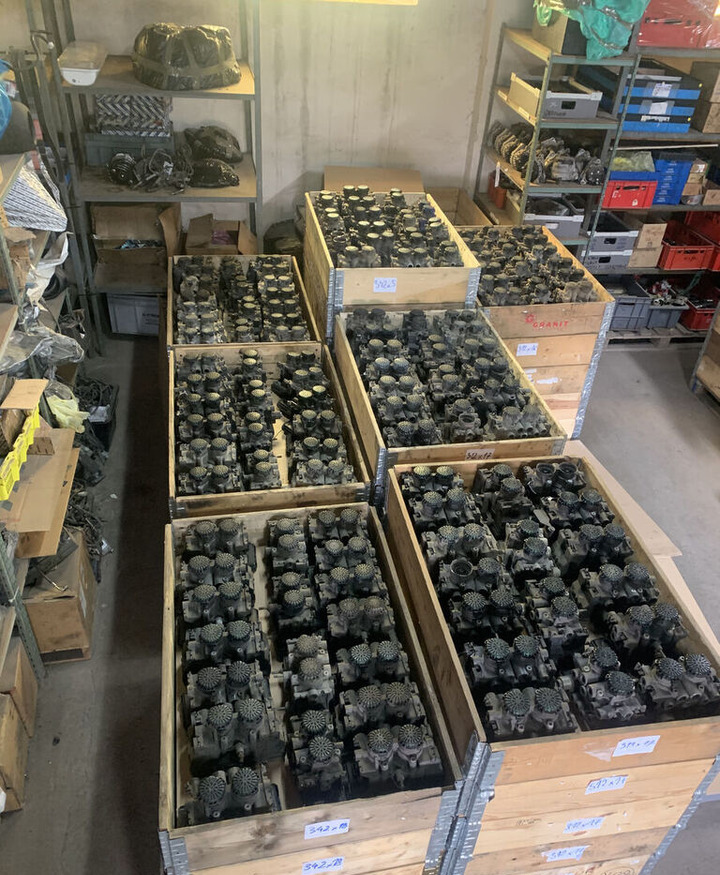 Knorr-Bremse TEBS ES2060 K019312 Knorr-Bremse - صمام الفرامل - عربة مقطورة: صورة 1 Knorr-Bremse TEBS ES2060 K019312 Knorr-Bremse - صمام الفرامل - عربة مقطورة: صورة 1