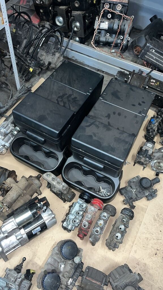 Lodówka Iveco Stralis Indel B SP740 5801710334 IVECO - الكابينة والداخلية - شاحنة: صورة 1 Lodówka Iveco Stralis Indel B SP740 5801710334 IVECO - الكابينة والداخلية - شاحنة: صورة 1