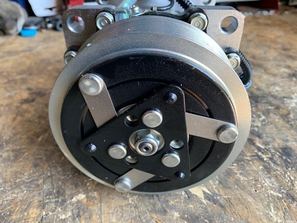 MAN Sanden SD7H15 51.77970-7028 MAN TGA TGM TGX TGL NEOPLAN BUS truck - كمبروسر مكيف - شاحنة: صورة 2 MAN Sanden SD7H15 51.77970-7028 MAN TGA TGM TGX TGL NEOPLAN BUS truck - كمبروسر مكيف - شاحنة: صورة 2