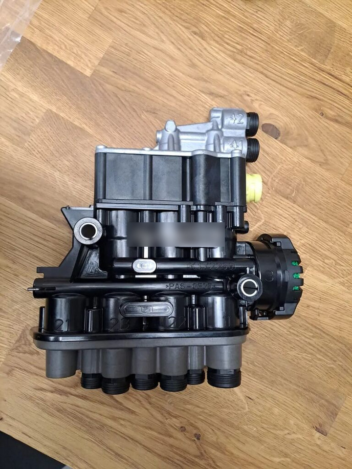 ZAWÓR ECAS K058032N00 NOWY Zawór Sterujący Poduszek Knorr Bremse K058032N00 - صمام الفرامل - شاحنة: صورة 1 ZAWÓR ECAS K058032N00 NOWY Zawór Sterujący Poduszek Knorr Bremse K058032N00 - صمام الفرامل - شاحنة: صورة 1