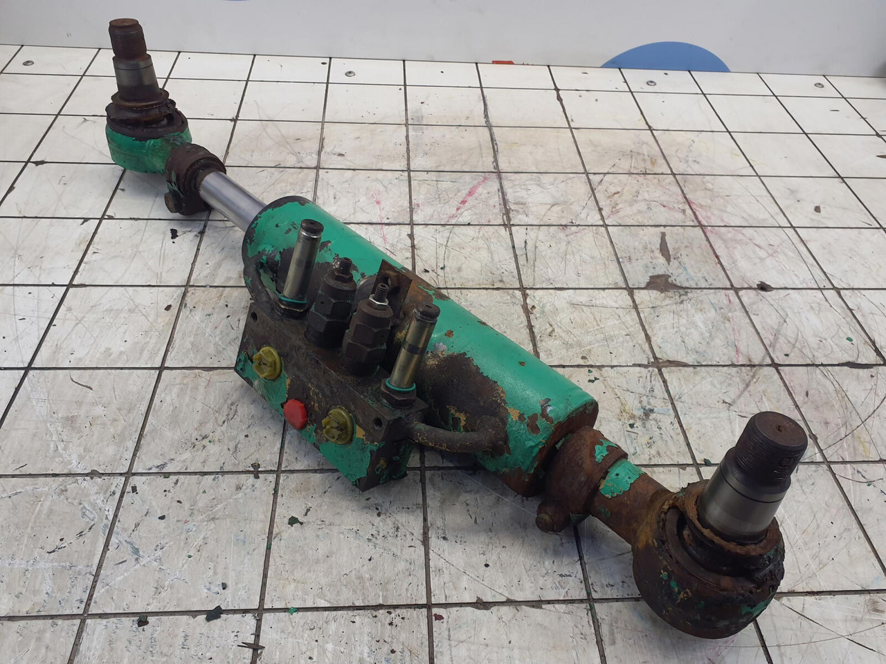 FAUN ATF 60-3 axle 3 steering lock cylinder left side - اسطوانة هيدروليكية - موبايل كرين: صورة 3 FAUN ATF 60-3 axle 3 steering lock cylinder left side - اسطوانة هيدروليكية - موبايل كرين: صورة 3