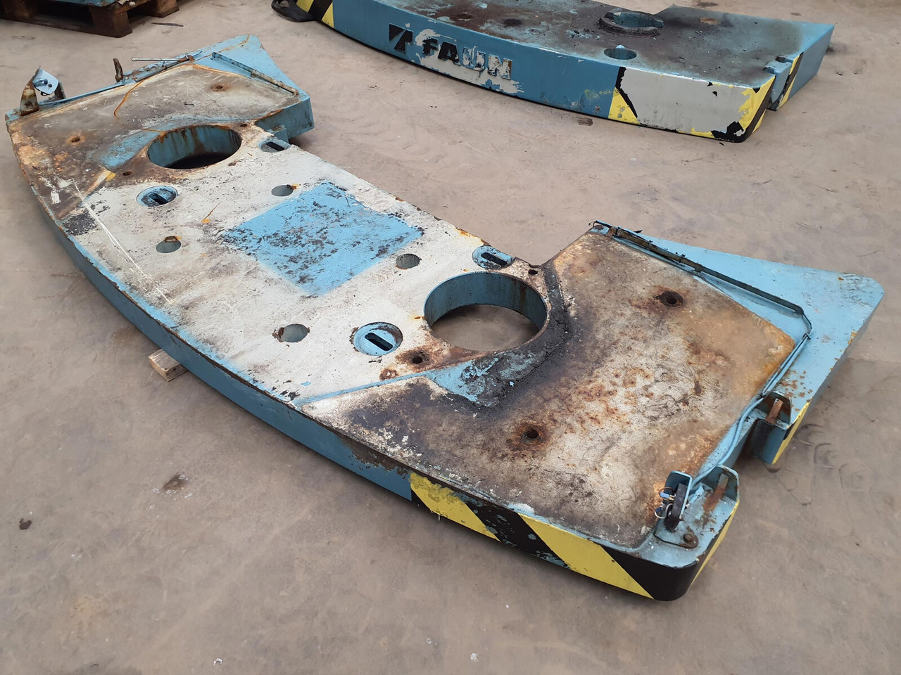 FAUN ATF 60-3 counterweight 1.6 ton - الوزن المعاكس - موبايل كرين: صورة 1 FAUN ATF 60-3 counterweight 1.6 ton - الوزن المعاكس - موبايل كرين: صورة 1