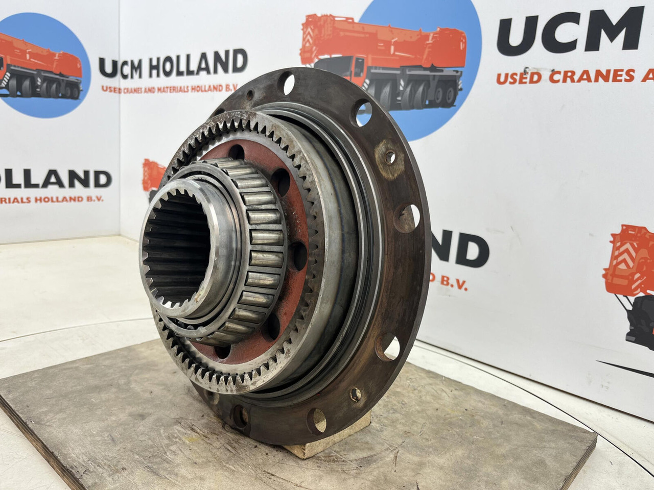 FAUN HK 40 planetary gear 27-18-65-24-4pl-H64-24 - محرك السفر - موبايل كرين: صورة 3 FAUN HK 40 planetary gear 27-18-65-24-4pl-H64-24 - محرك السفر - موبايل كرين: صورة 3