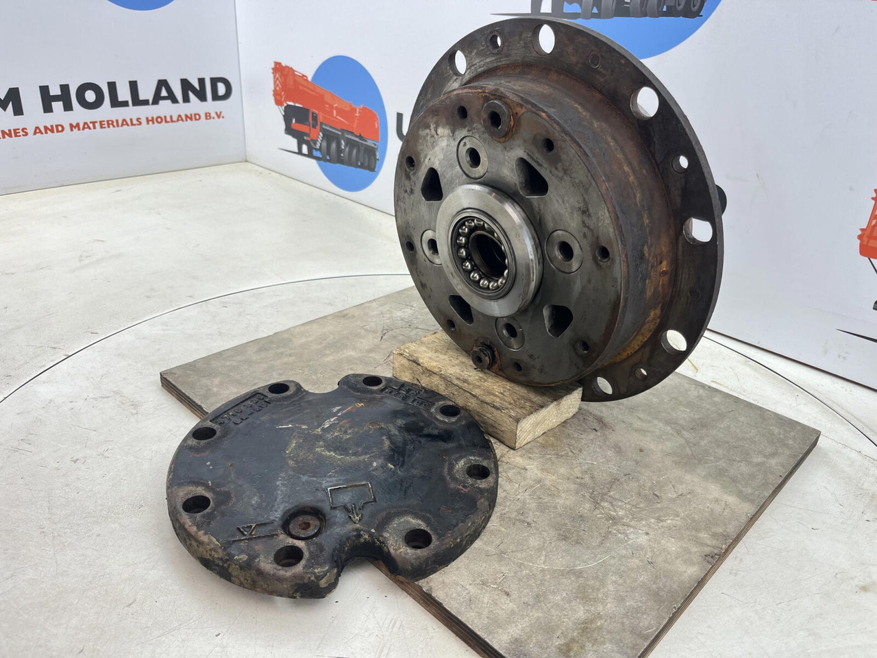 FAUN HK 40 planetary gear 27-18-65-24-4pl-H64-24 - محرك السفر - موبايل كرين: صورة 2 FAUN HK 40 planetary gear 27-18-65-24-4pl-H64-24 - محرك السفر - موبايل كرين: صورة 2