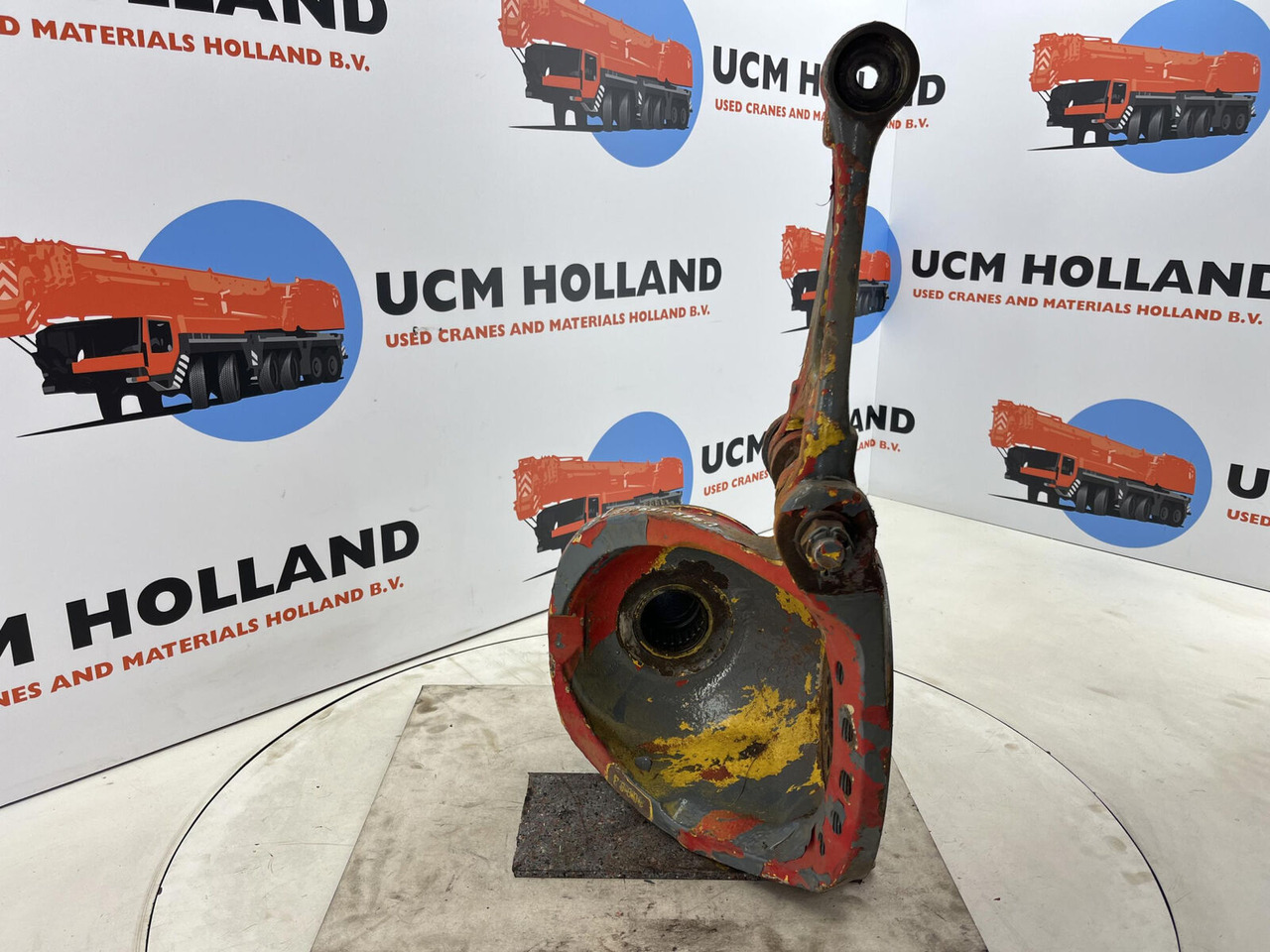 Grove GMK 3050 Steering knuckle 16 holes axle 2 left - مفصل التوجيه - موبايل كرين: صورة 5 Grove GMK 3050 Steering knuckle 16 holes axle 2 left - مفصل التوجيه - موبايل كرين: صورة 5