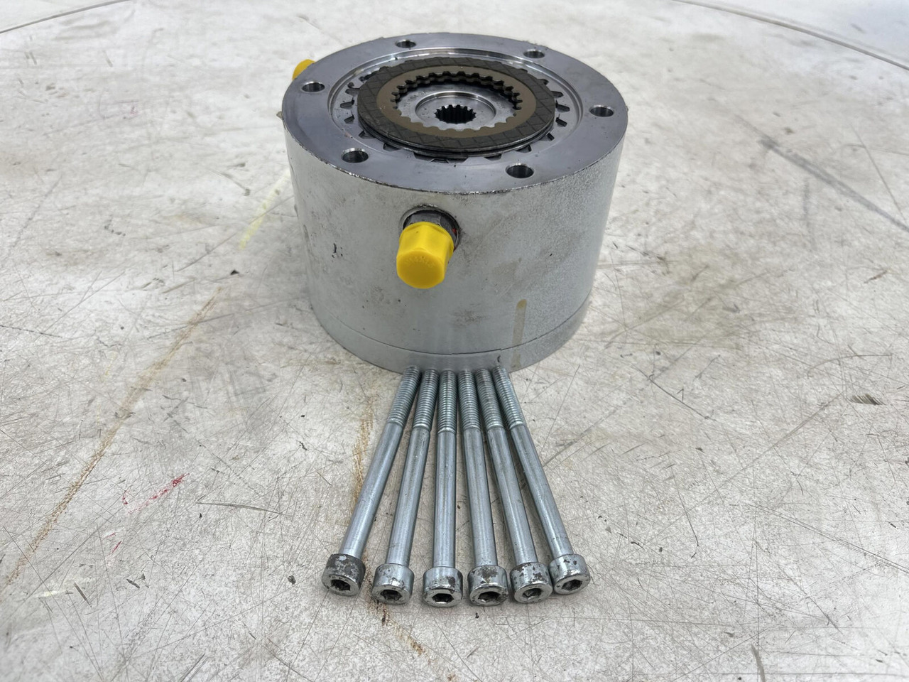 Grove GMK 5150 multiple-disk brake slewing gear - محرك سوينغ - موبايل كرين: صورة 1 Grove GMK 5150 multiple-disk brake slewing gear - محرك سوينغ - موبايل كرين: صورة 1