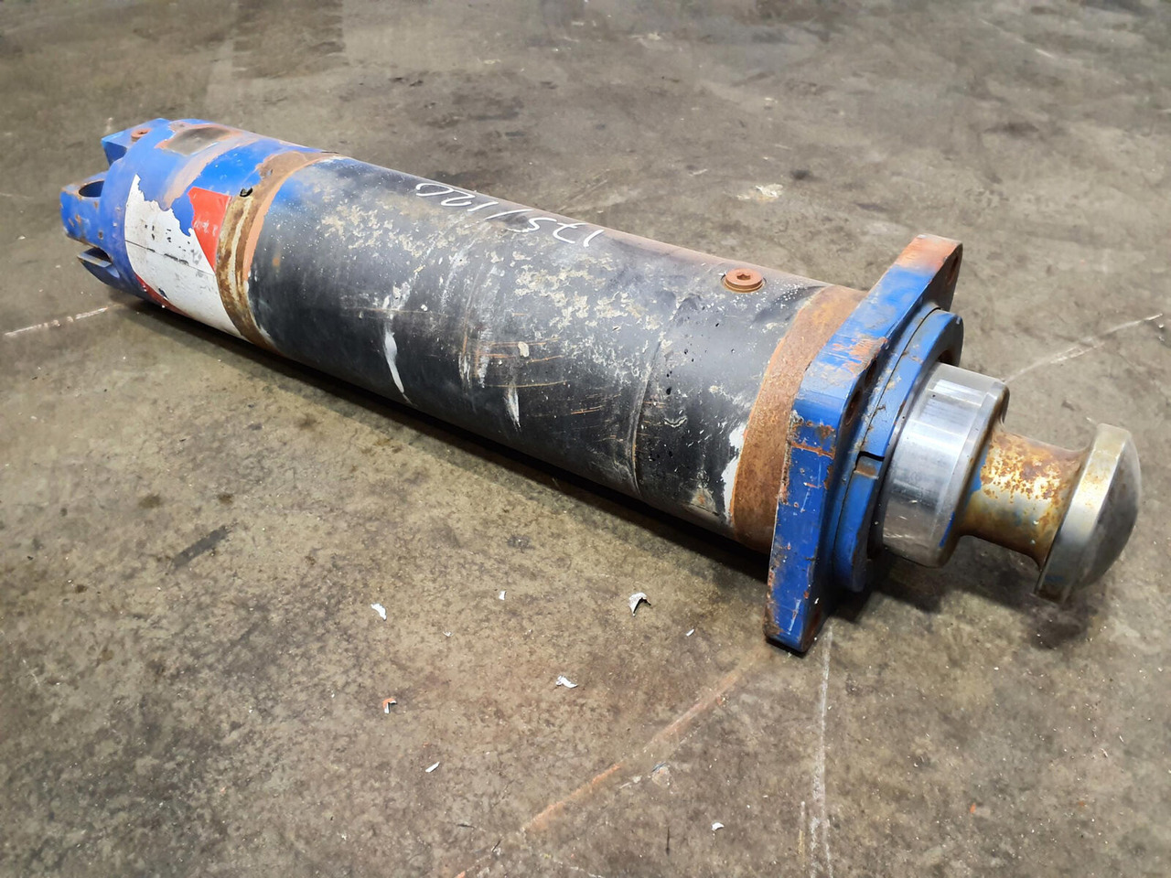 Grove GMK 5220, 5170 outrigger cylinder - تعليق - موبايل كرين: صورة 2 Grove GMK 5220, 5170 outrigger cylinder - تعليق - موبايل كرين: صورة 2