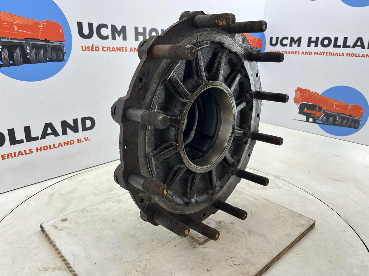 Grove GMK Megatrak wheel hub - محور - رافعة: صورة 2 Grove GMK Megatrak wheel hub - محور - رافعة: صورة 2