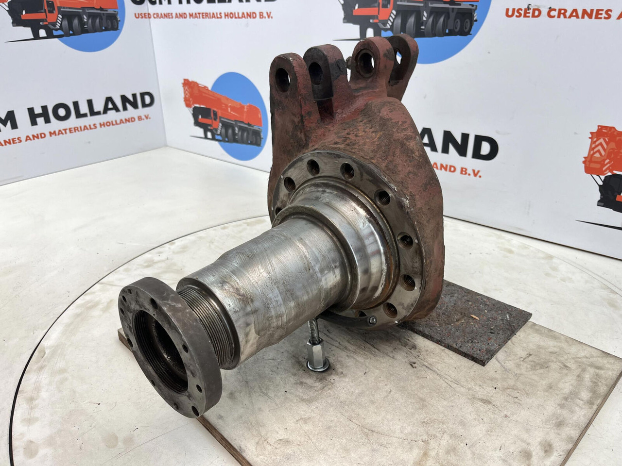 Grove GMK steering knuckle 12 holes - مفصل التوجيه - موبايل كرين: صورة 1 Grove GMK steering knuckle 12 holes - مفصل التوجيه - موبايل كرين: صورة 1