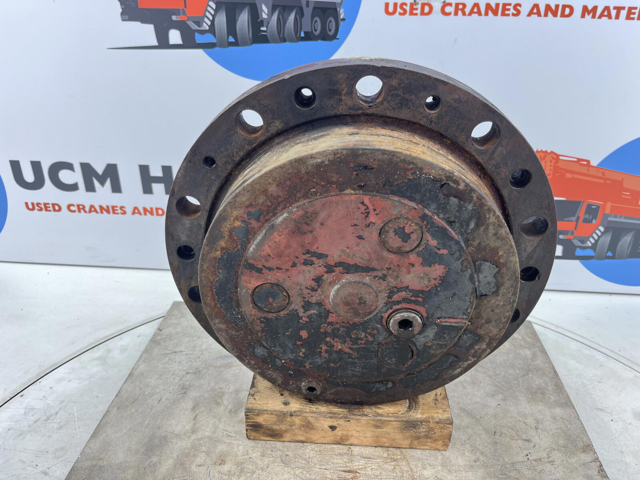 Kessler Planetary gear 17-24-67-32-3pl-H83-42 - محرك السفر - موبايل كرين: صورة 1 Kessler Planetary gear 17-24-67-32-3pl-H83-42 - محرك السفر - موبايل كرين: صورة 1