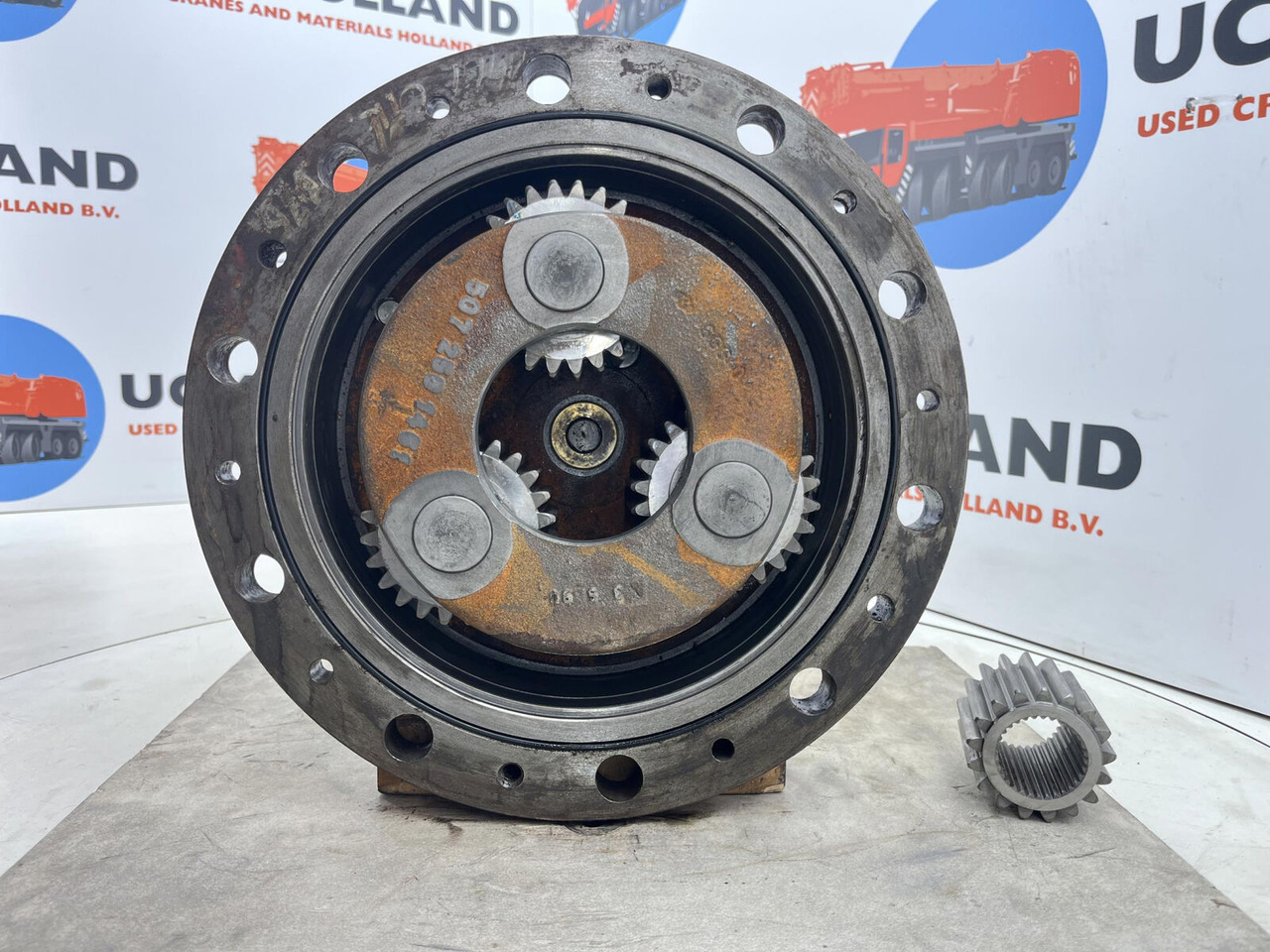 Kessler Planetary gear 17-24-67-32-3pl-H83-42 - محرك السفر - موبايل كرين: صورة 4 Kessler Planetary gear 17-24-67-32-3pl-H83-42 - محرك السفر - موبايل كرين: صورة 4