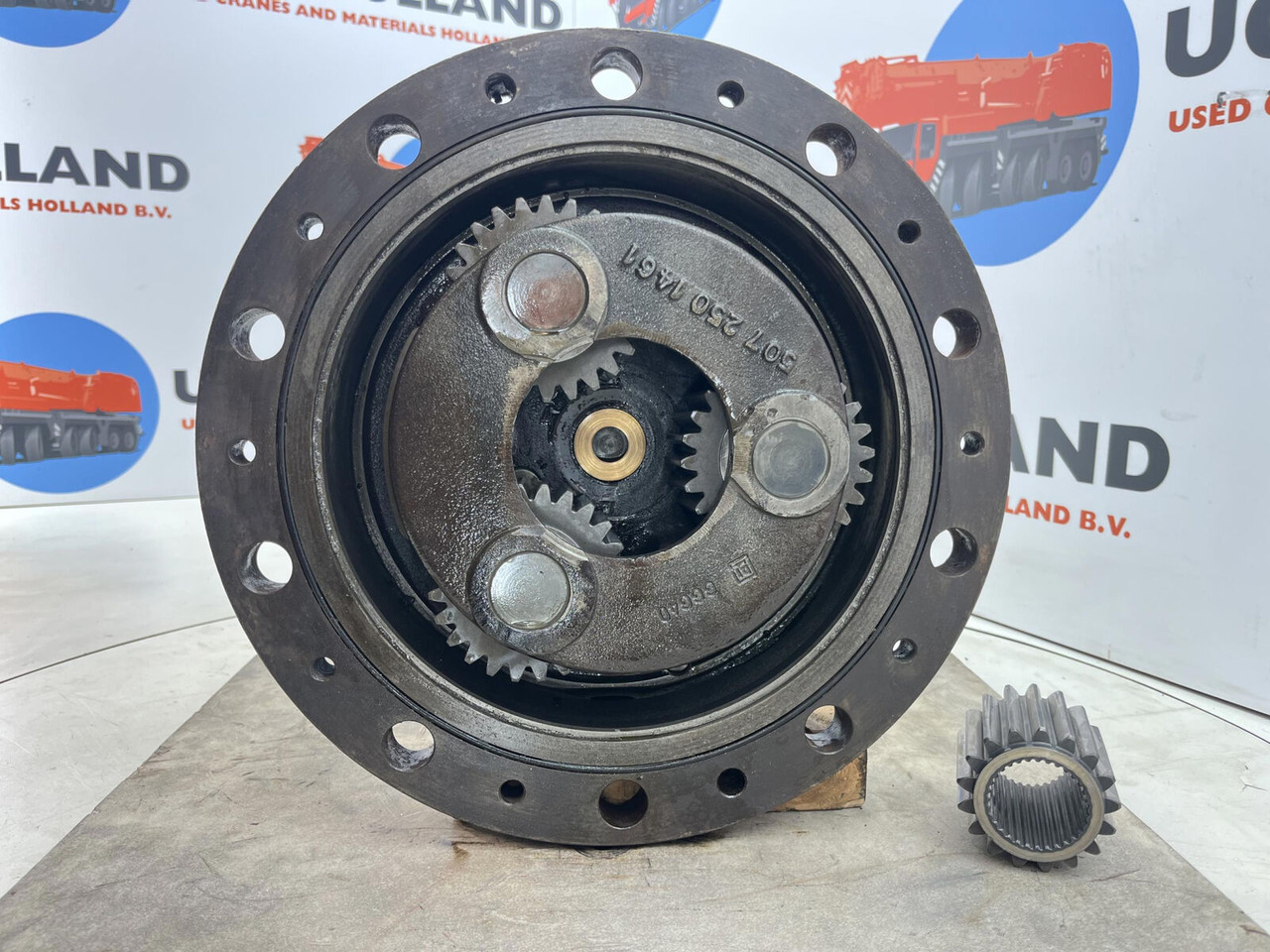 Kessler Planetary gear 17-24-67-32-3pl-H83-42 - محرك السفر - موبايل كرين: صورة 4 Kessler Planetary gear 17-24-67-32-3pl-H83-42 - محرك السفر - موبايل كرين: صورة 4