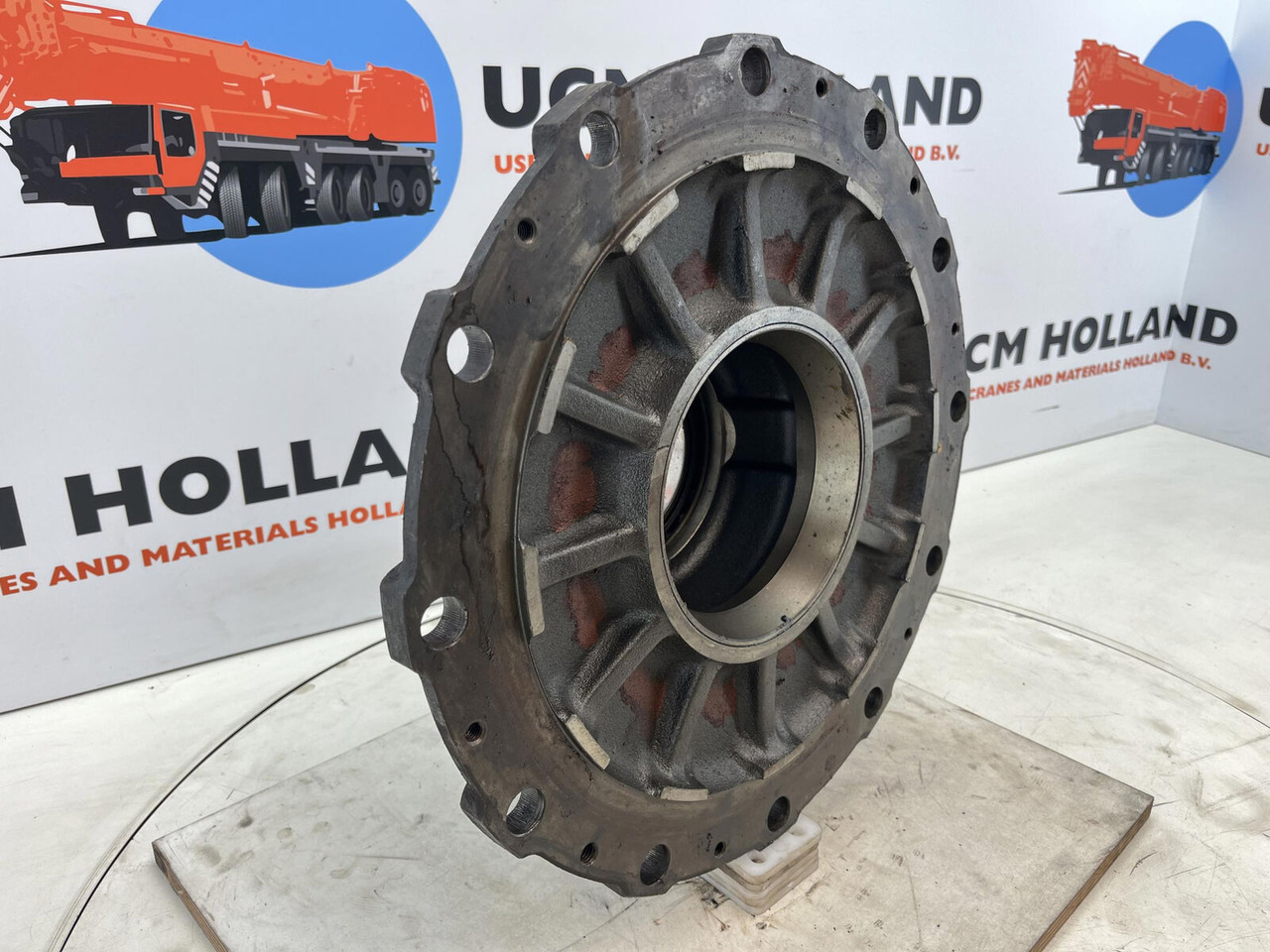 Krupp KMK 3045 Megatrak wheel hub - محور - رافعة: صورة 2 Krupp KMK 3045 Megatrak wheel hub - محور - رافعة: صورة 2