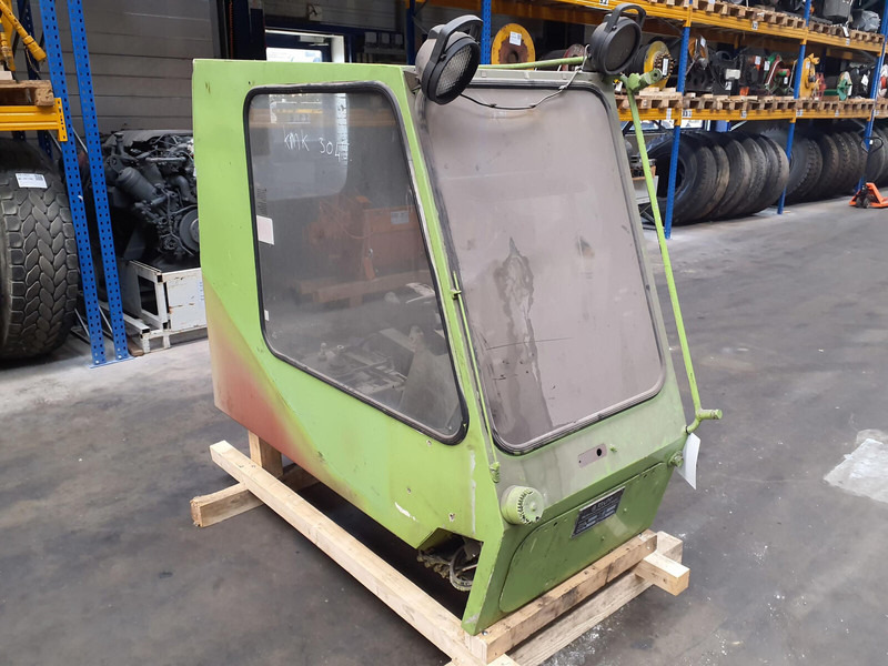 Krupp KMK 3045 upper cabin - الكابينة والداخلية - رافعة: صورة 2 Krupp KMK 3045 upper cabin - الكابينة والداخلية - رافعة: صورة 2