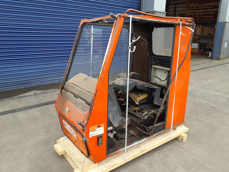 Krupp KMK 3045 upper cabin - الكابينة والداخلية - رافعة: صورة 1 Krupp KMK 3045 upper cabin - الكابينة والداخلية - رافعة: صورة 1