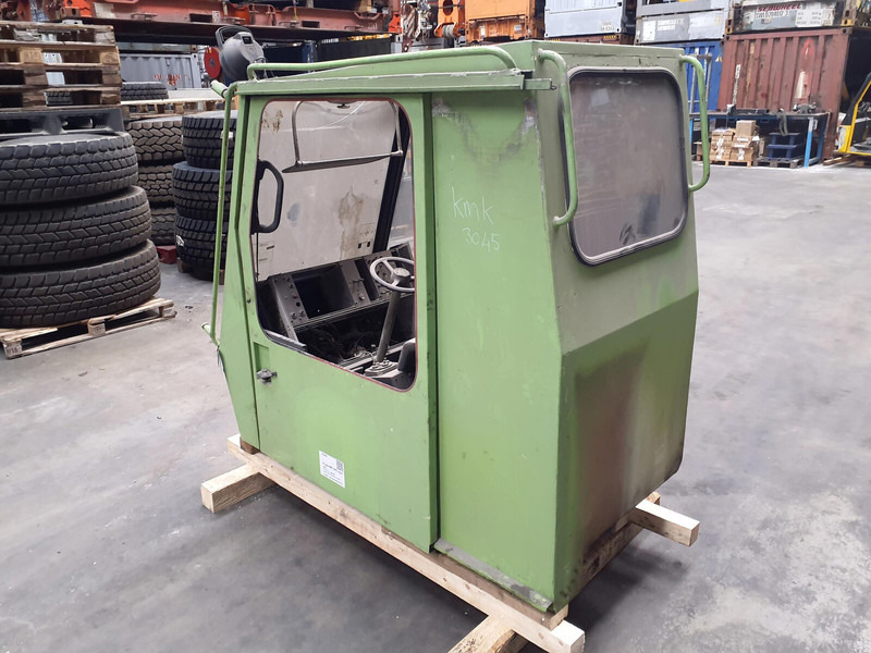 Krupp KMK 3045 upper cabin - الكابينة والداخلية - رافعة: صورة 4 Krupp KMK 3045 upper cabin - الكابينة والداخلية - رافعة: صورة 4
