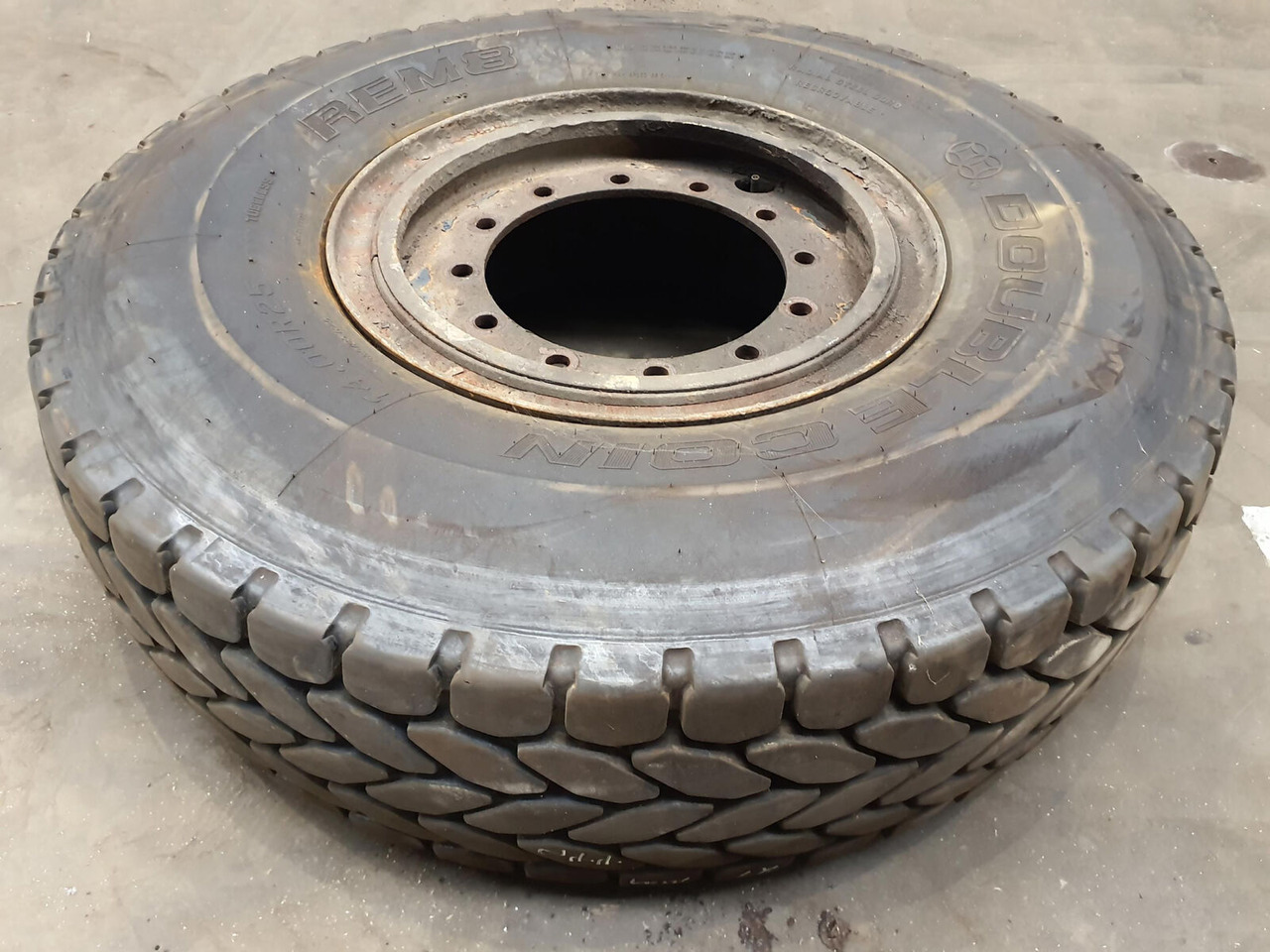 Krupp Wheel 385/95R25 12 5.4 3p - عجلات - رافعة: صورة 2 Krupp Wheel 385/95R25 12 5.4 3p - عجلات - رافعة: صورة 2