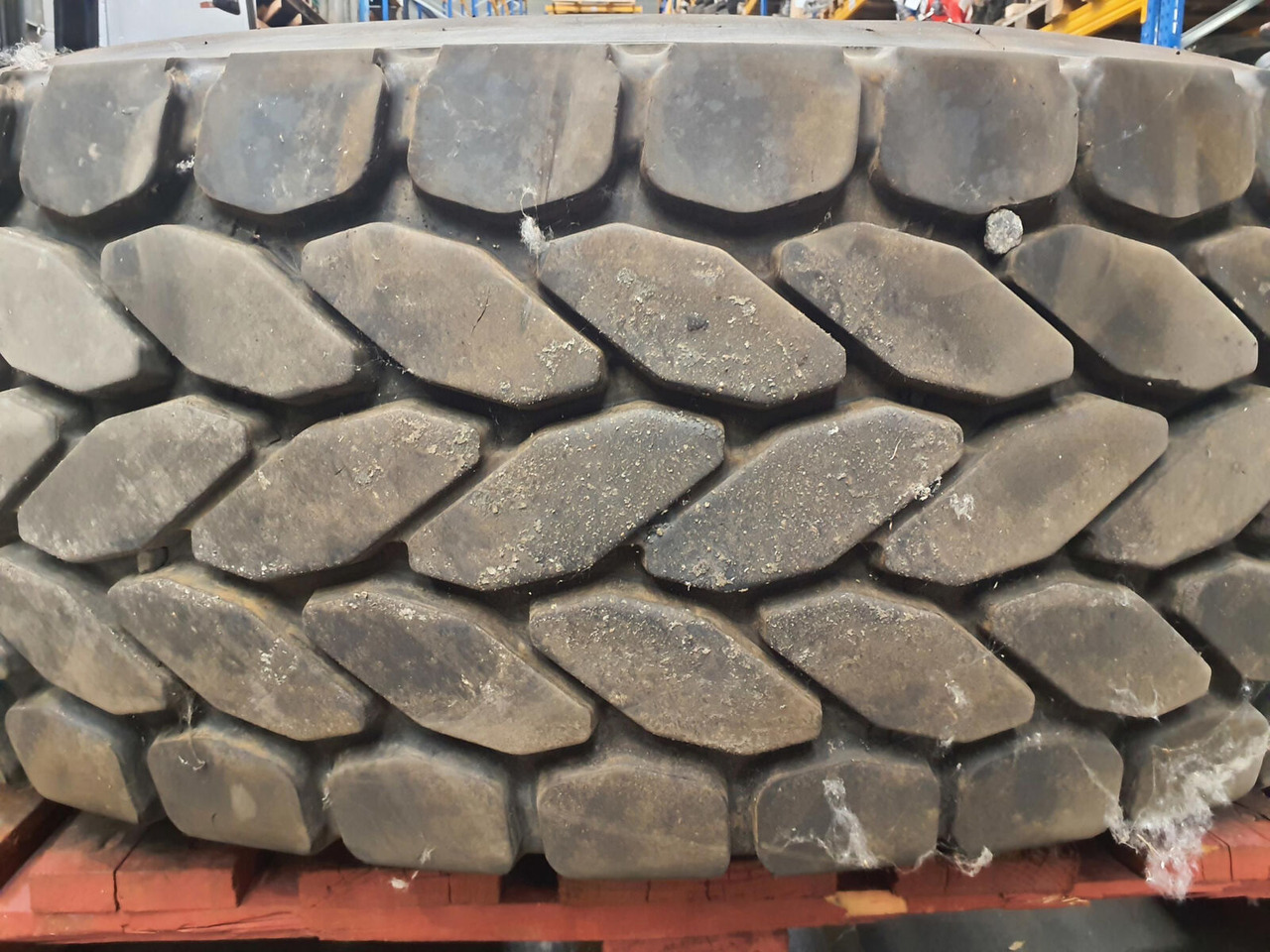Krupp Wheel 385/95R25 12 5.4 3p - عجلات - رافعة: صورة 3 Krupp Wheel 385/95R25 12 5.4 3p - عجلات - رافعة: صورة 3