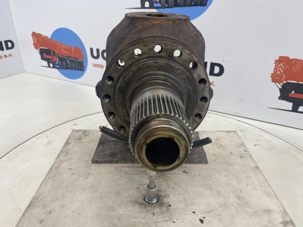 Liebherr LTM 1025 Steering knuckle 16 holes axle 1 - مفصل التوجيه - موبايل كرين: صورة 2 Liebherr LTM 1025 Steering knuckle 16 holes axle 1 - مفصل التوجيه - موبايل كرين: صورة 2