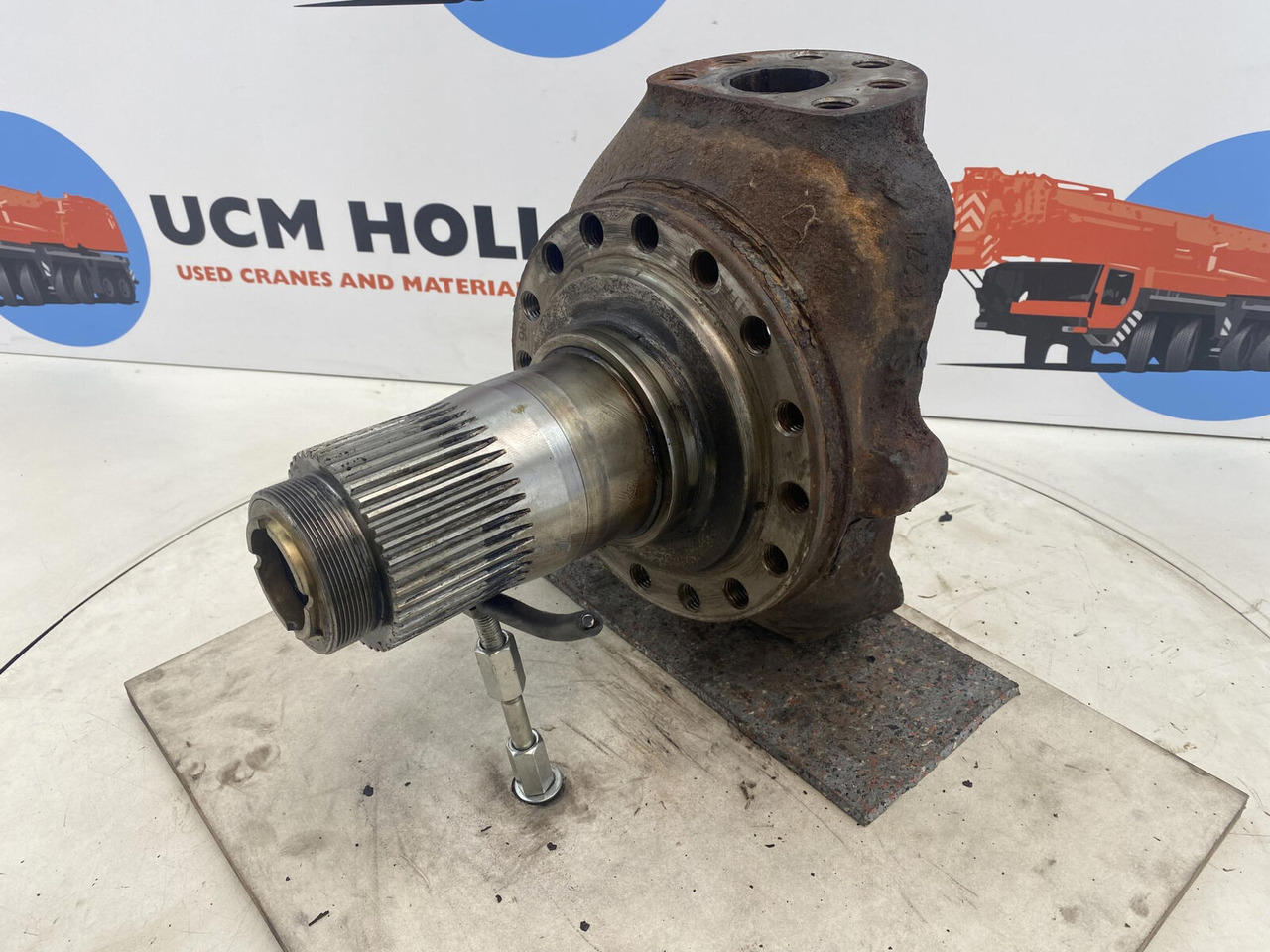 Liebherr LTM 1025 Steering knuckle 16 holes axle 1 - مفصل التوجيه - موبايل كرين: صورة 1 Liebherr LTM 1025 Steering knuckle 16 holes axle 1 - مفصل التوجيه - موبايل كرين: صورة 1